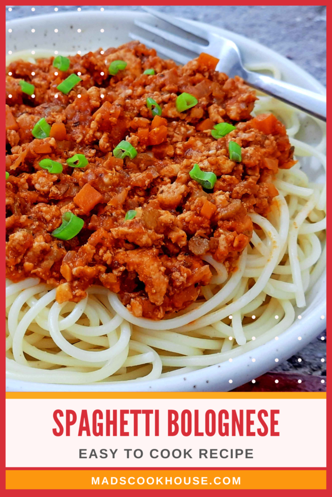 Traga um gostinho da Itália para sua cozinha com Espaguete à Bolonhesa. Com ingredientes simples e sabores robustos, é uma refeição completa, deliciosa e nutritiva.