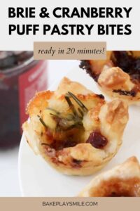 Mordidas de massa folhada com 3 ingredientes de brie e cranberry