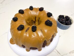 A melhor receita de bolo com geléia de amora