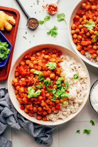 Caril de grão de bico para aquecimento de 1 panela (inspirado em Vindaloo)